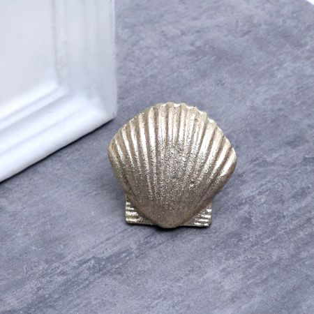 Golden Iron Shell Shaped Knob for Drawer and Cabinet